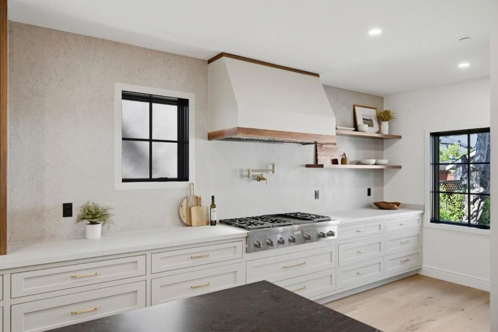 Image 20 of property listing at 1548 Cypress Avenue, Burlingame, CA 94010