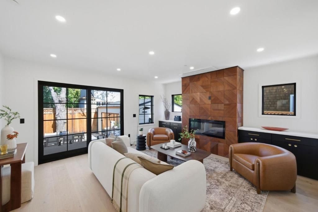 Image 24 of property listing at 1548 Cypress Avenue, Burlingame, CA 94010