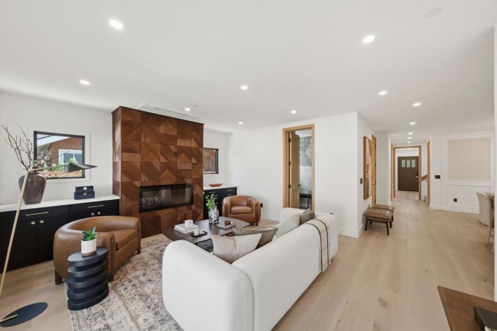 Image 27 of property listing at 1548 Cypress Avenue, Burlingame, CA 94010