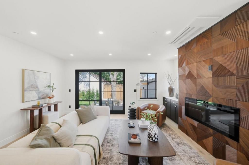 Image 28 of property listing at 1548 Cypress Avenue, Burlingame, CA 94010