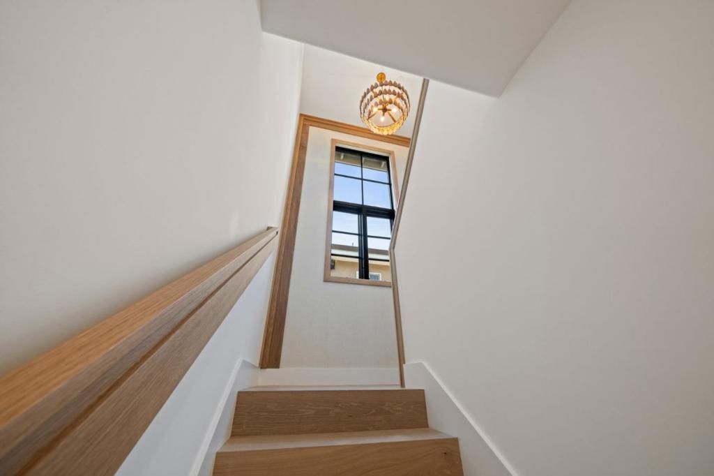 Image 37 of property listing at 1548 Cypress Avenue, Burlingame, CA 94010