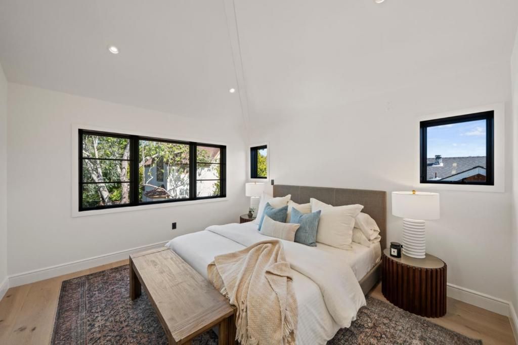 Image 39 of property listing at 1548 Cypress Avenue, Burlingame, CA 94010