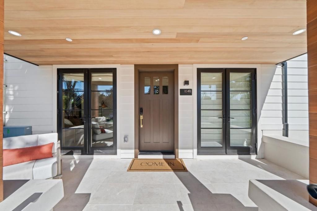 Image 4 of property listing at 1548 Cypress Avenue, Burlingame, CA 94010