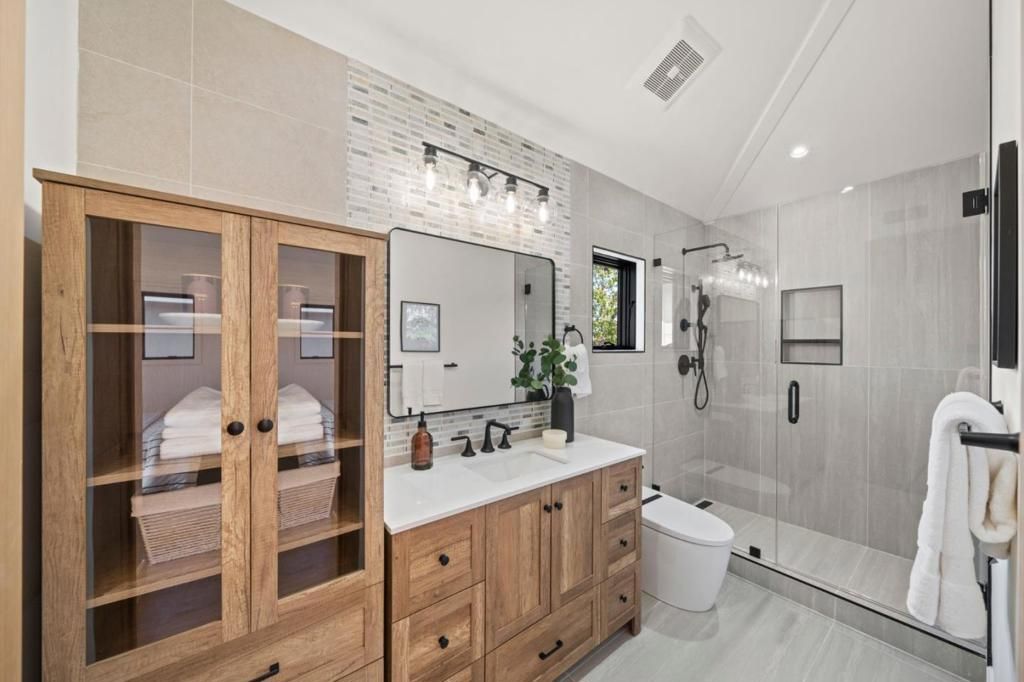 Image 44 of property listing at 1548 Cypress Avenue, Burlingame, CA 94010