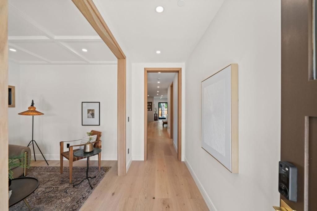 Image 5 of property listing at 1548 Cypress Avenue, Burlingame, CA 94010