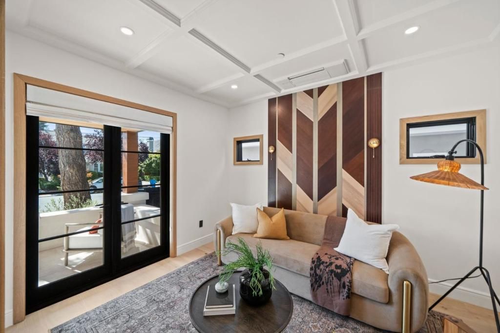 Image 7 of property listing at 1548 Cypress Avenue, Burlingame, CA 94010