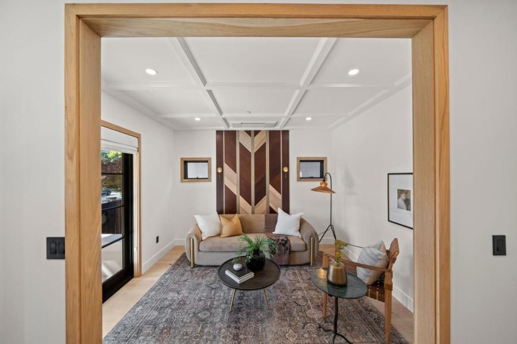 Image 8 of property listing at 1548 Cypress Avenue, Burlingame, CA 94010