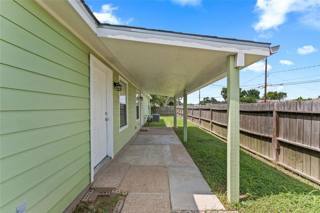 5035 Reno Drive, Pasadena, TX 77505