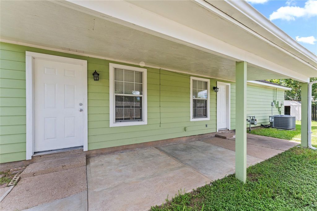 5035 Reno Drive, Pasadena, TX 77505