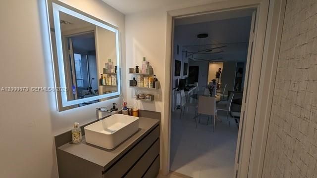 50 Biscayne Blvd 5107, Miami, FL 33132