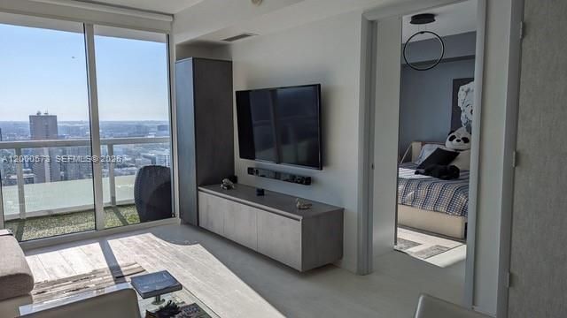 50 Biscayne Blvd 5107, Miami, FL 33132