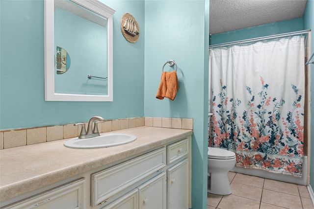 525 Angel Fire Drive, Hewitt, TX 76643