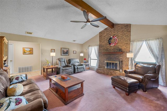 525 Angel Fire Drive, Hewitt, TX 76643