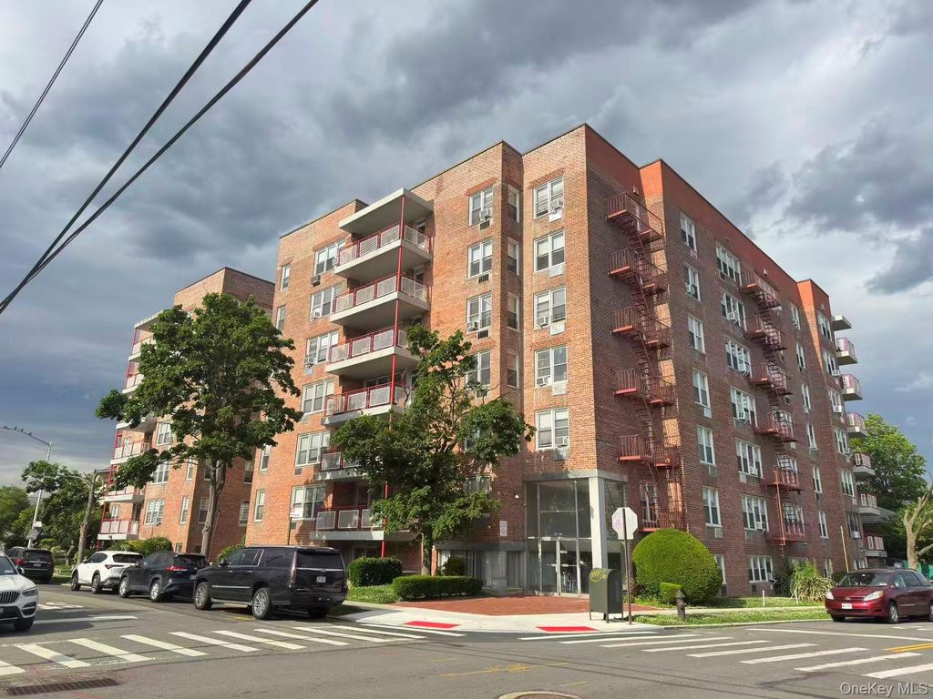 34-25 150th Place 4B, Flushing, NY 11354