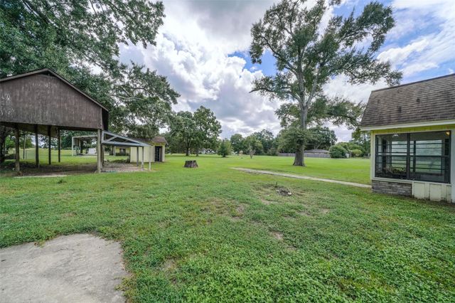 7622 County Line Road, Willis, TX 77378