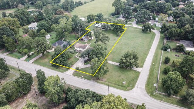 7622 County Line Road, Willis, TX 77378