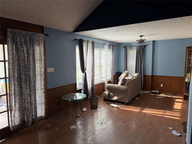 7622 County Line Road, Willis, TX 77378