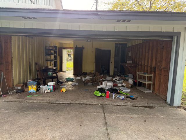 7622 County Line Road, Willis, TX 77378