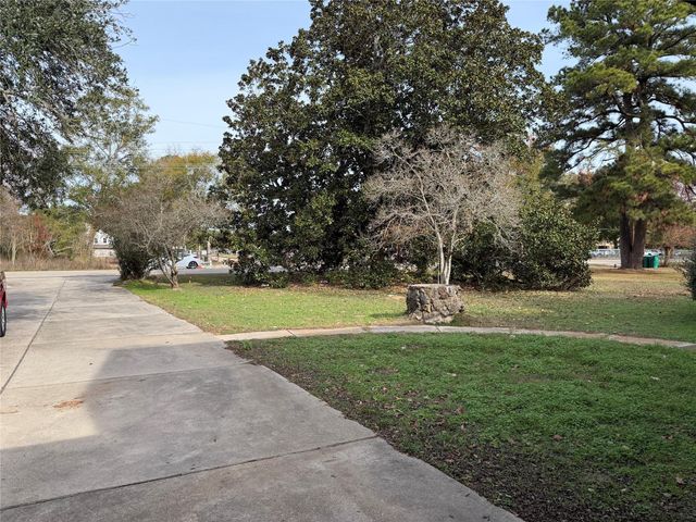 7622 County Line Road, Willis, TX 77378