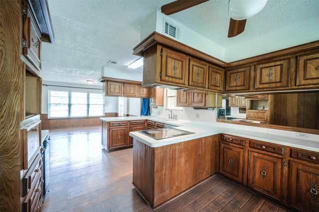 7622 County Line Road, Willis, TX 77378