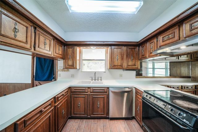 7622 County Line Road, Willis, TX 77378