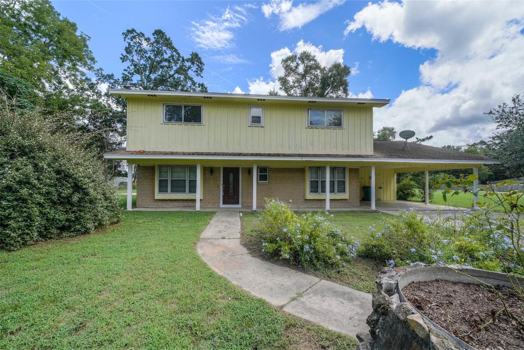 7622 County Line Road, Willis, TX 77378