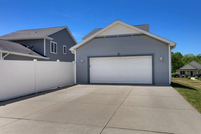 1116 Springbrook DRIVE, Burlington, WI 53105