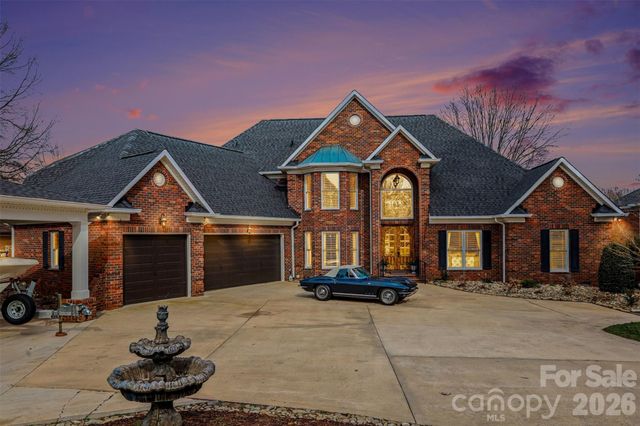 20410 Island Forest Drive, Cornelius, NC 28031