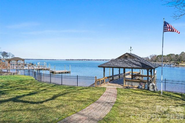 20410 Island Forest Drive, Cornelius, NC 28031