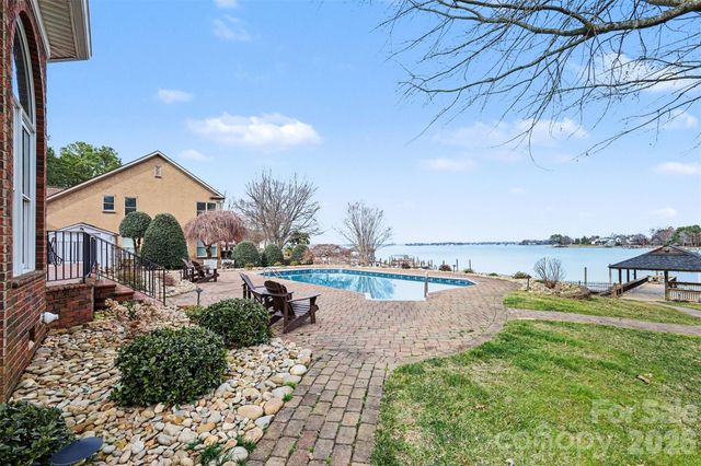 20410 Island Forest Drive, Cornelius, NC 28031