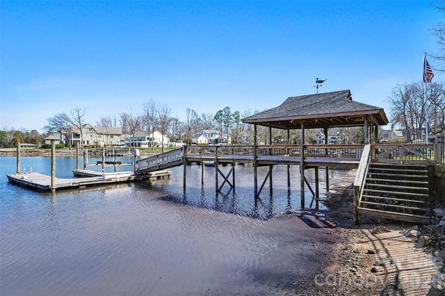 20410 Island Forest Drive, Cornelius, NC 28031