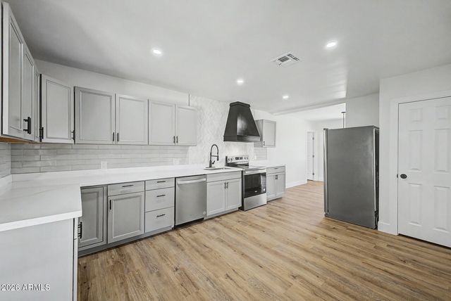1147 E FLYNN Lane, Phoenix, AZ 85014