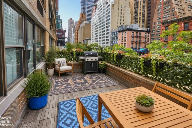301 E 45th St Apt 2F, New York City, NY 10017