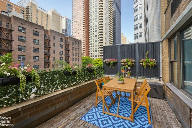 301 E 45th St Apt 2F, New York City, NY 10017