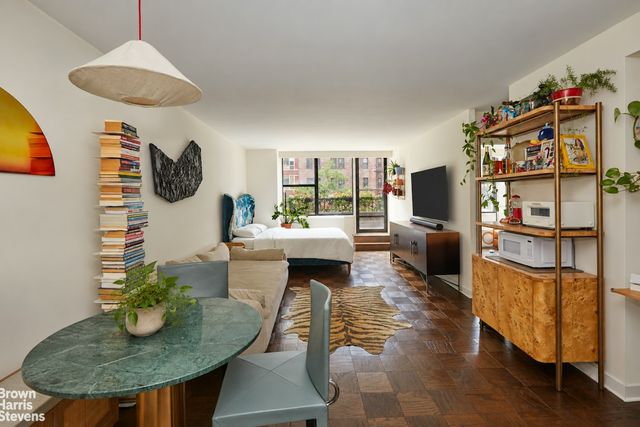 301 E 45th St Apt 2F, New York City, NY 10017