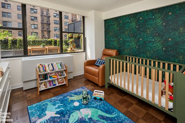 301 E 45th St Apt 2F, New York City, NY 10017