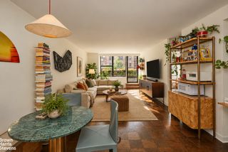 301 E 45th St Apt 2F, New York City, NY 10017