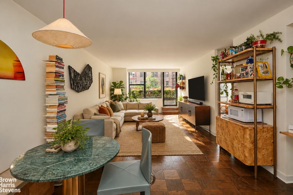 301 E 45th St Apt 2F, New York City, NY 10017