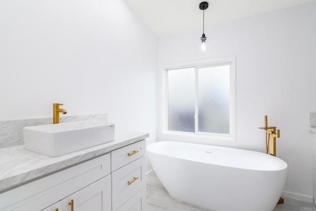 35 Parkwood Lane, Oceanside, CA 92054