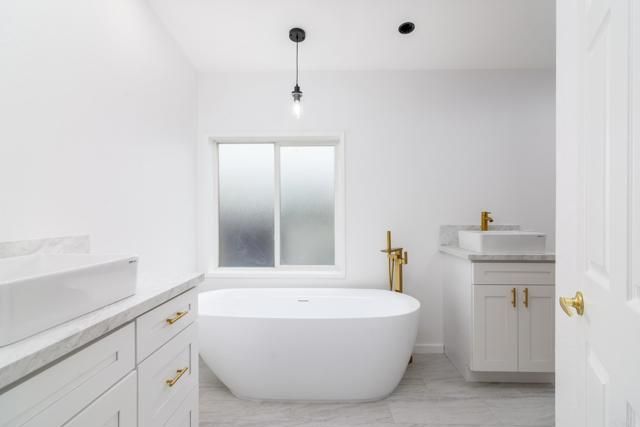 35 Parkwood Lane, Oceanside, CA 92054