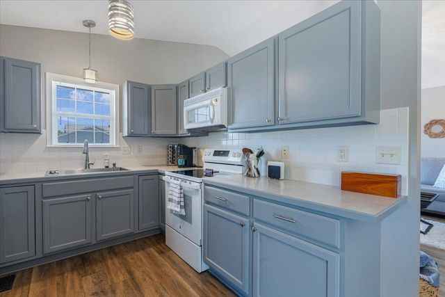10300 W JEWELL CIRCLE, Wichita, KS 67209