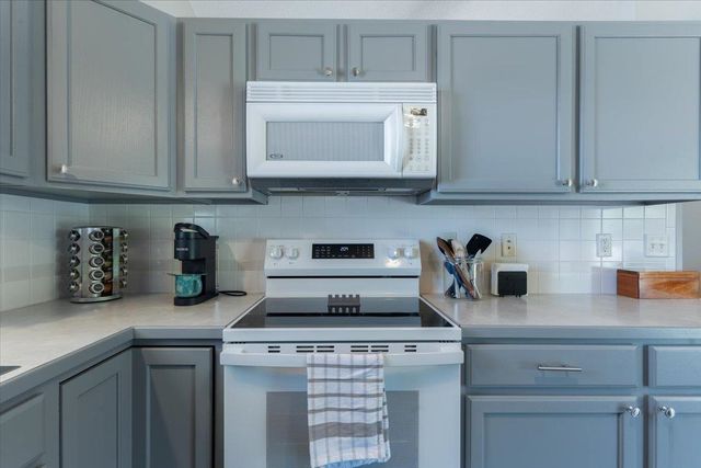 10300 W JEWELL CIRCLE, Wichita, KS 67209