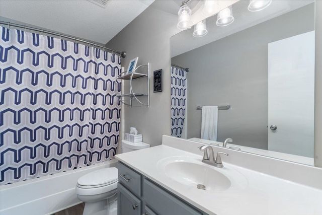 10300 W JEWELL CIRCLE, Wichita, KS 67209