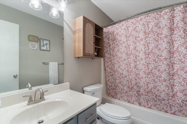 10300 W JEWELL CIRCLE, Wichita, KS 67209