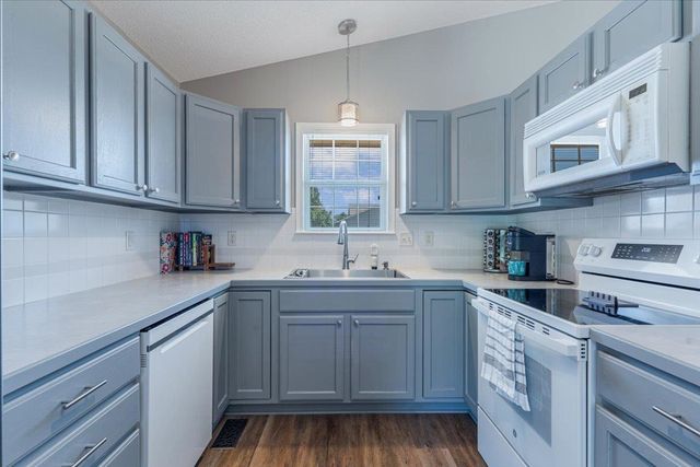 10300 W JEWELL CIRCLE, Wichita, KS 67209