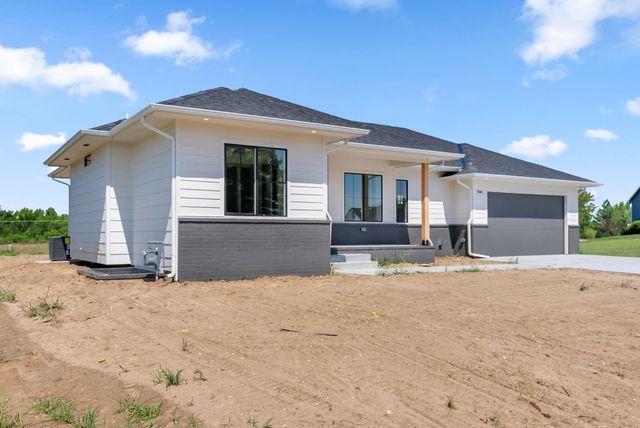 5161 N Colonial Ave, Bel Aire, KS 67226