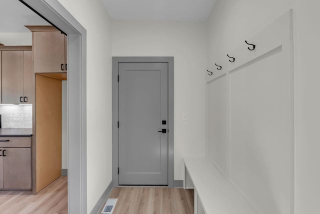 5161 N Colonial Ave, Bel Aire, KS 67226