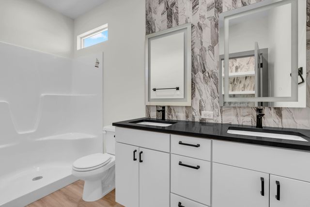 5161 N Colonial Ave, Bel Aire, KS 67226