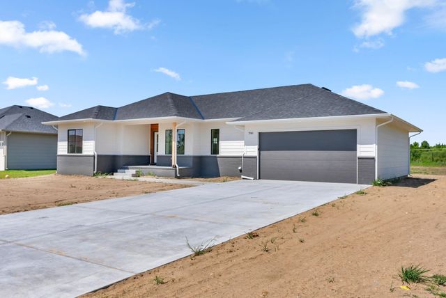 5161 N Colonial Ave, Bel Aire, KS 67226