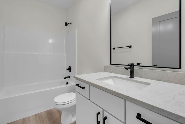 5161 N Colonial Ave, Bel Aire, KS 67226